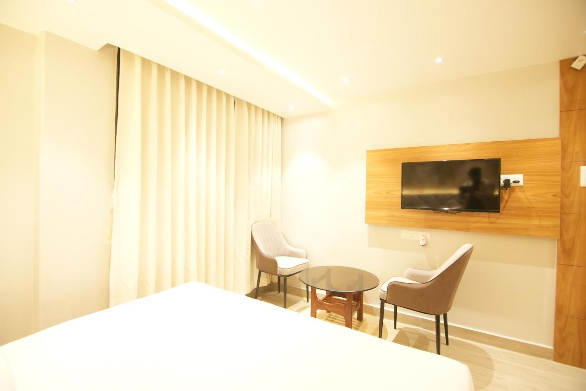 Hotel Dc Star Calcutta  Esterno foto