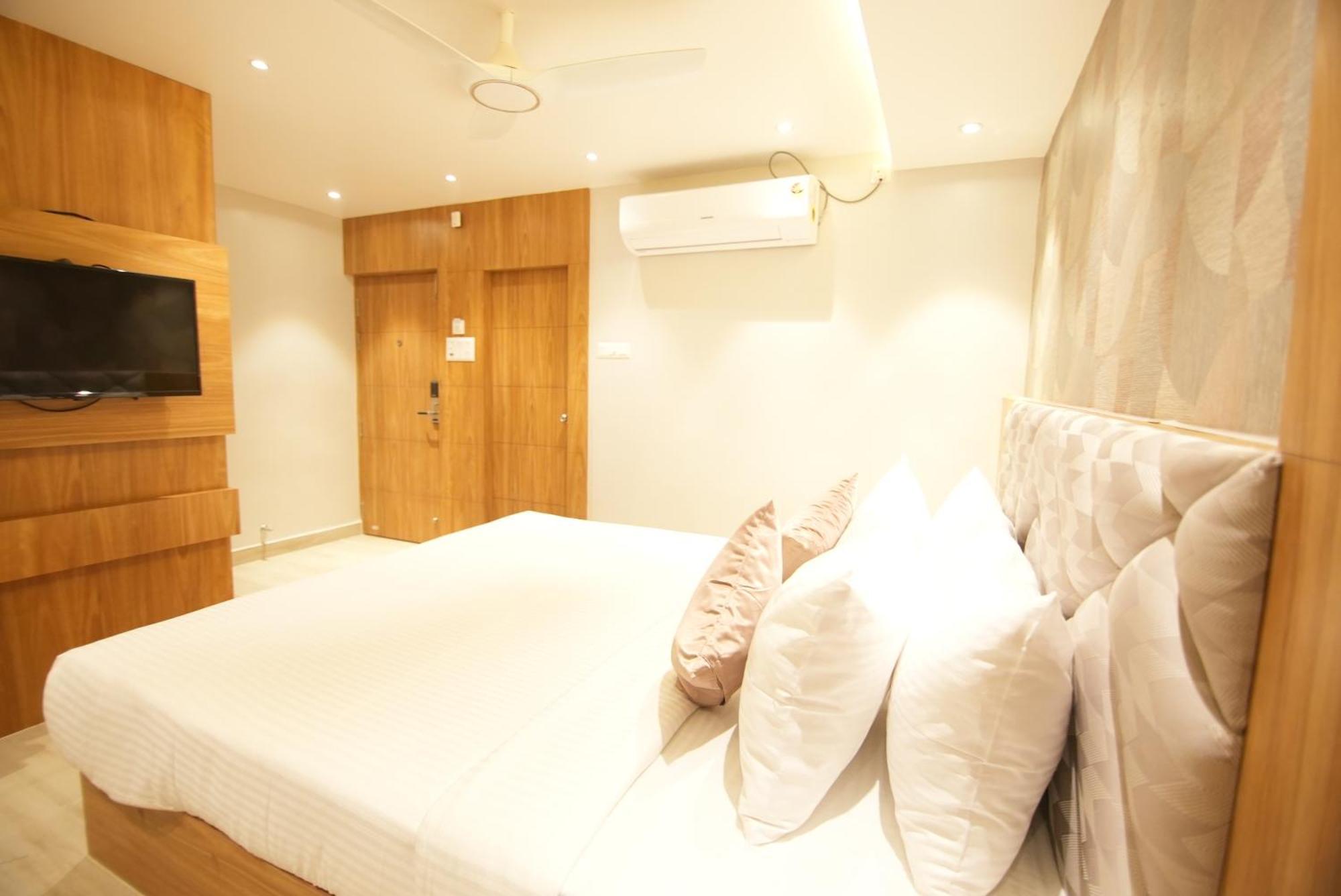 Hotel Dc Star Calcutta  Esterno foto